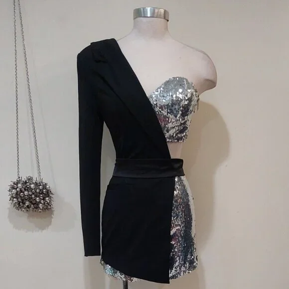 💥SEXY GLAM!💥One Sleeve Tuxedo Romper in Black & Silver Sequin